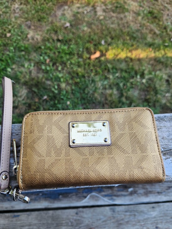 Michael Kors Handbags - Michael Kors Fulton Gold Metallic Signature Zip Wristlet Waller Preloved